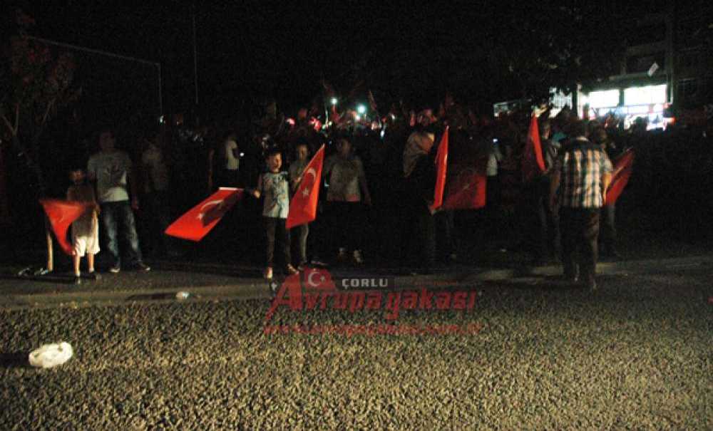 Demokrasi Nöbeti Karanlıkta Da Sürdü