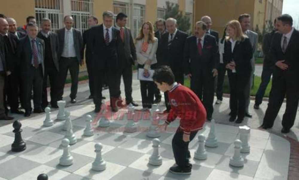 Mükerrem Ali Kayan İlkokulu`na Oyun Parkı Ve Trafik Eğitim Alanı