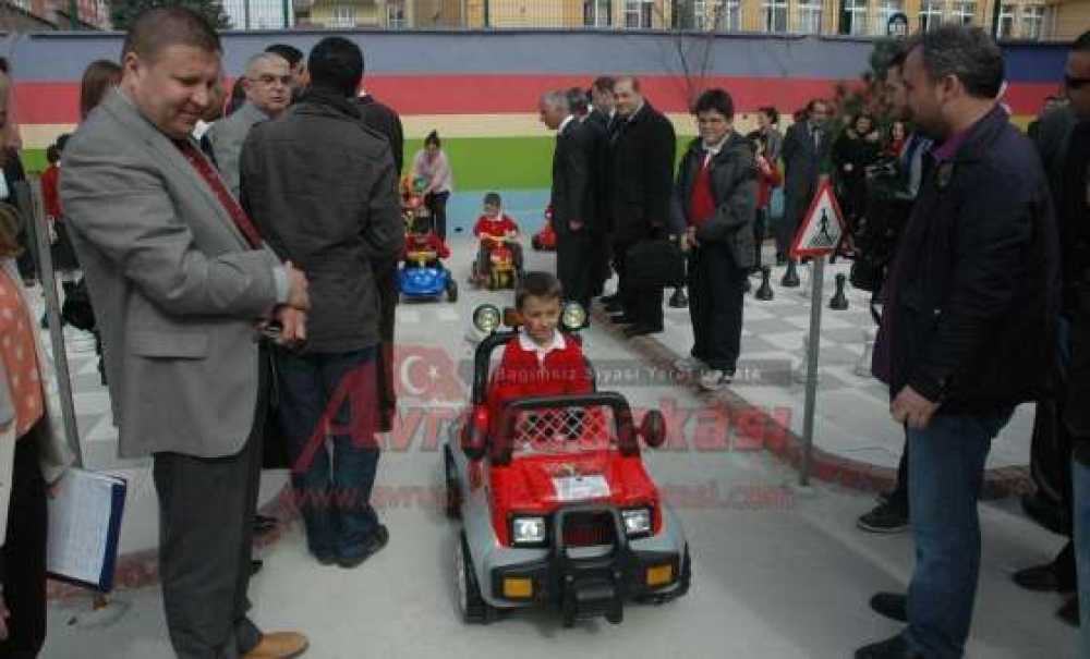 Mükerrem Ali Kayan İlkokulu`na Oyun Parkı Ve Trafik Eğitim Alanı