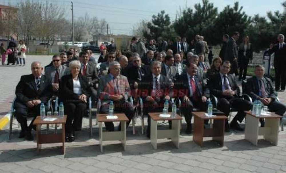 Mükerrem Ali Kayan İlkokulu`na Oyun Parkı Ve Trafik Eğitim Alanı