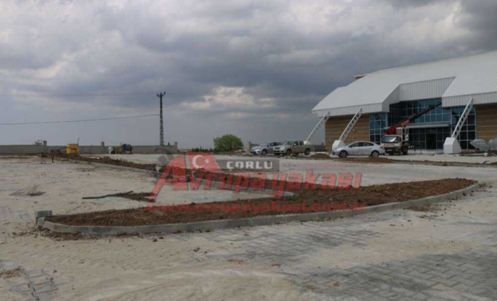 Çorlu Belediyesi Yüzme Havuzunun Çevre Düzenlemesi Yapıldı