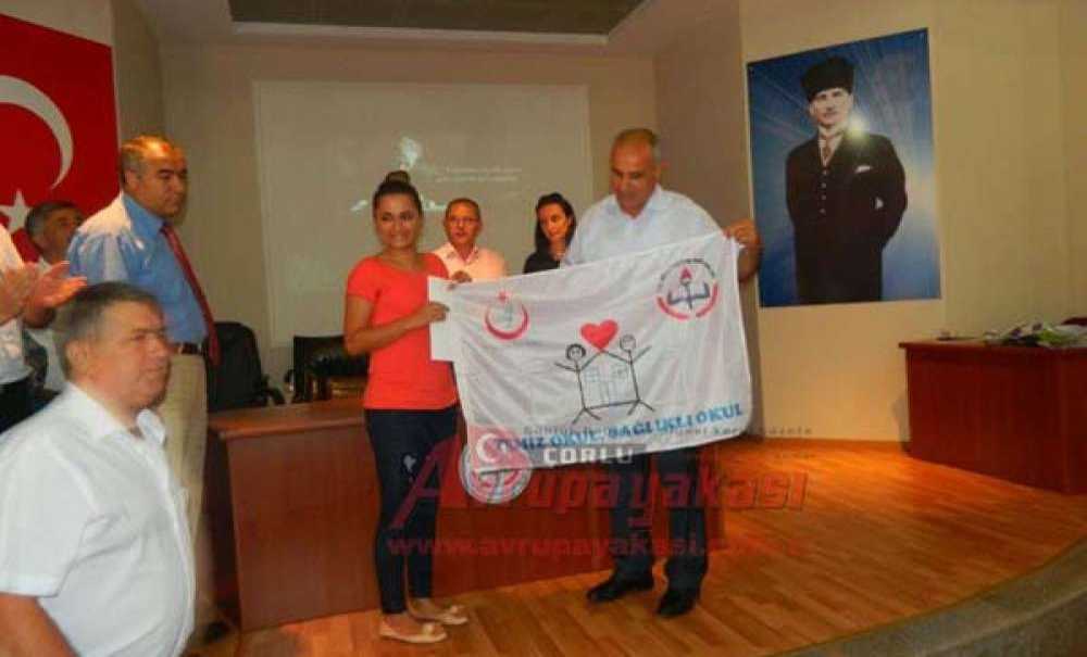 Çorlu'daki Okullara Beyaz Bayrak