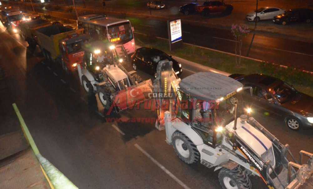 İş Makineleri Meydanlara İndi