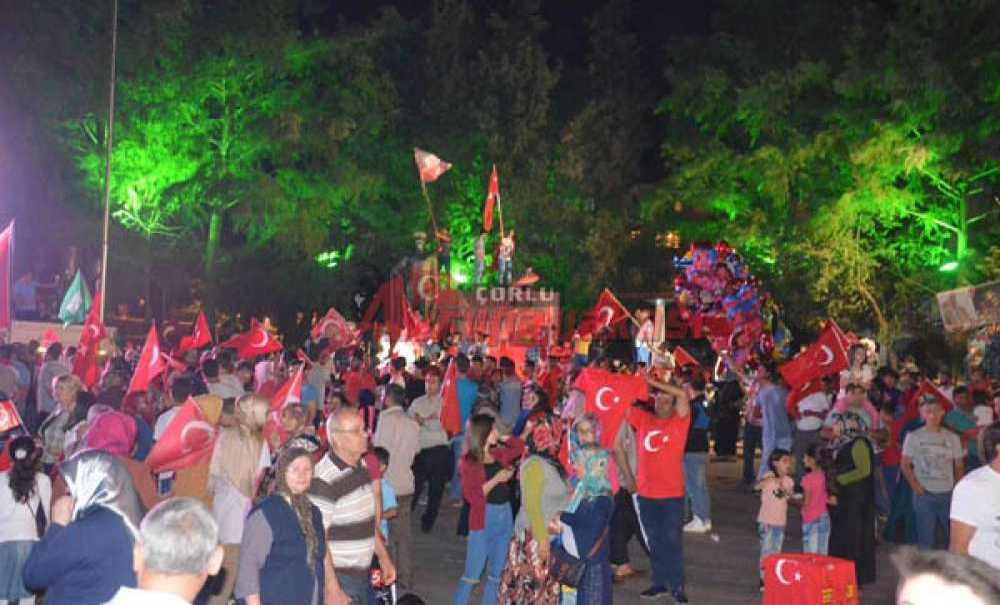 Çorlu Demokrasi Nöbetini Bırakmıyor