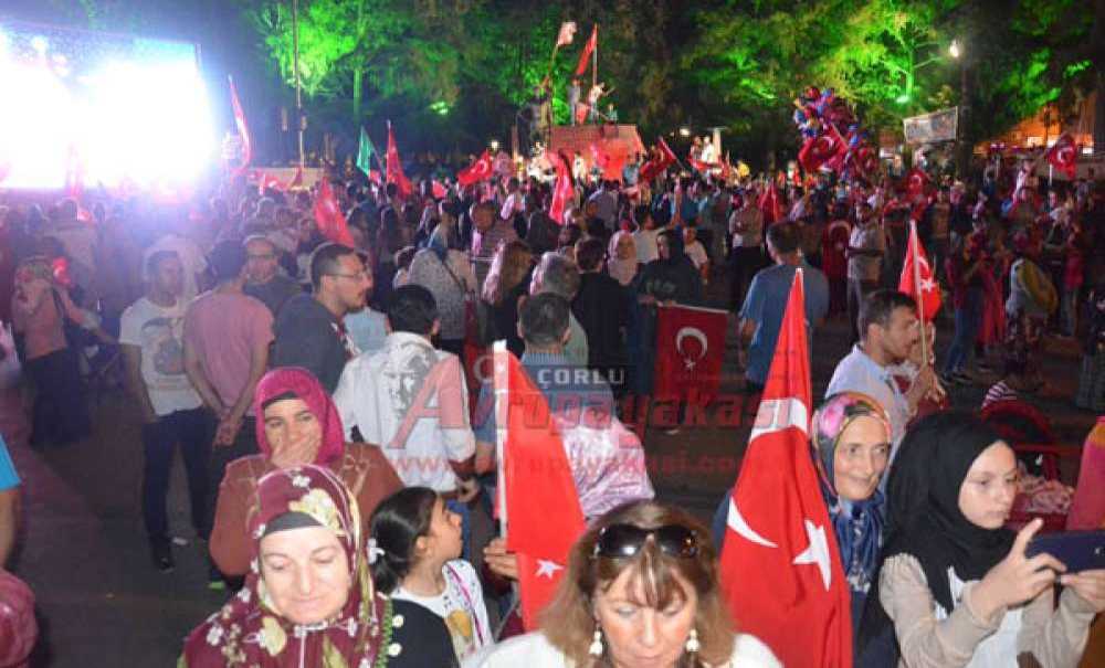 Çorlu Demokrasi Nöbetini Bırakmıyor