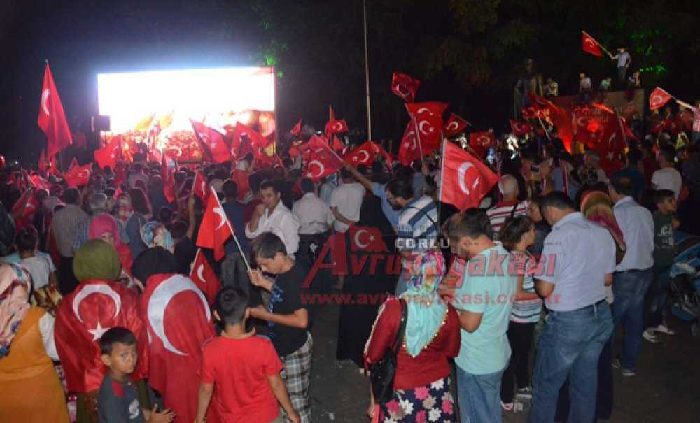 Demokrasi Nöbetleri Devam Ediyor