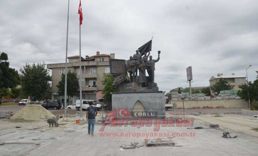 Ergene Atatürk Meydanı'ndan Düzenleme Çalışmaları Sürüyor