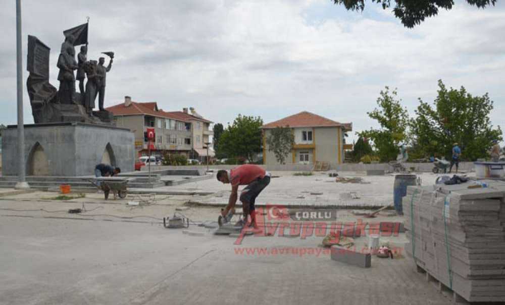 Ergene Atatürk Meydanı'ndan Düzenleme Çalışmaları Sürüyor