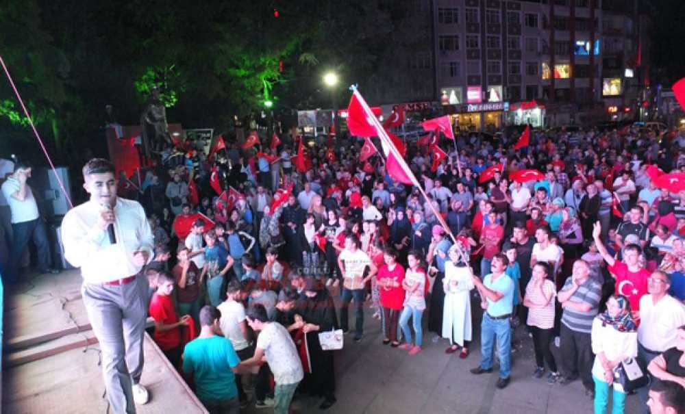 Demokrasi Nöbetleri Devam Ediyor