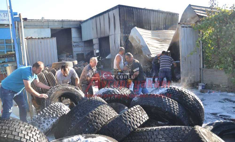 Sanayi Sitesi'ndeki Yangın Korkuttu