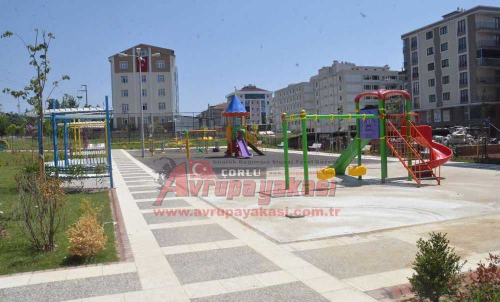 Çorlu Belediyesi'nden Memduh Şevket Esendal Parkı