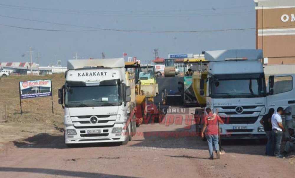 Çorlu Belediyesi Yeni Yolları Asfaltlıyor