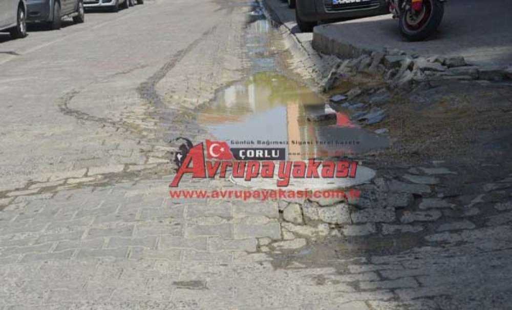 Kilit Parke Taşları Çöktü