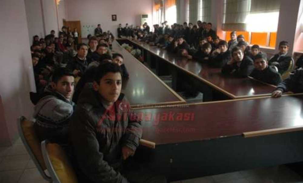 Çorlu Tdp Ve Kom'dan Öğrencilere Madde Bağımlılığı Semineri