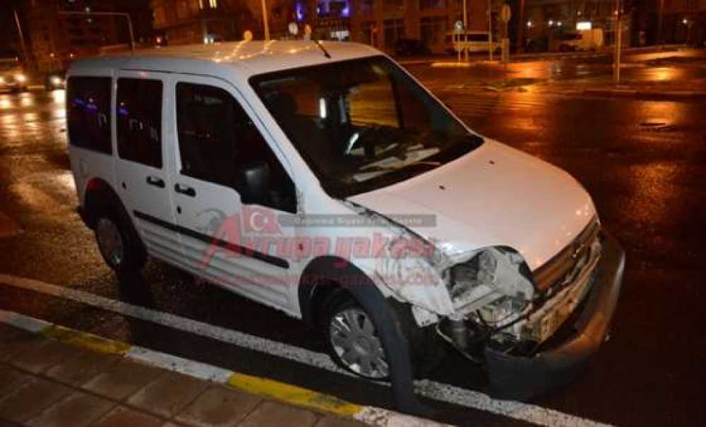 Otomobil Hırsızları Polisten Kaçamadı