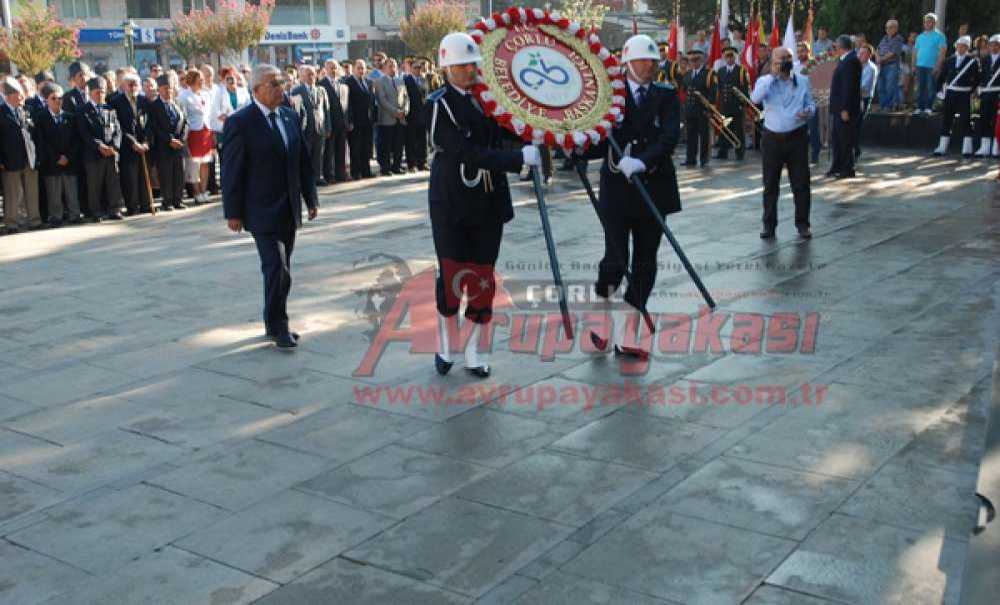 Çorlu Protokolünden Atatürk Anıtına Çelenk