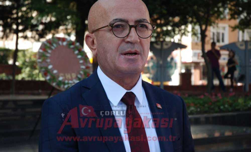 Çorlu Protokolünden Atatürk Anıtına Çelenk