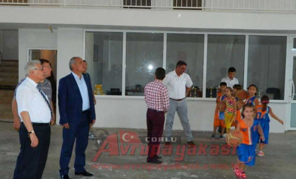 Kaymakam Kılıç Spor Salonu İnşaatını İnceledi