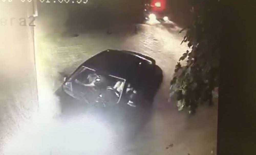 Hırsızlık Şüphelilerinin Kaza Ve Polise Yakalanma Anı Kamerada