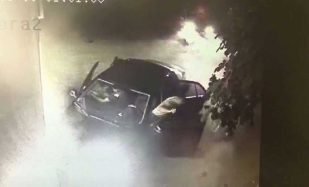 Hırsızlık Şüphelilerinin Kaza Ve Polise Yakalanma Anı Kamerada