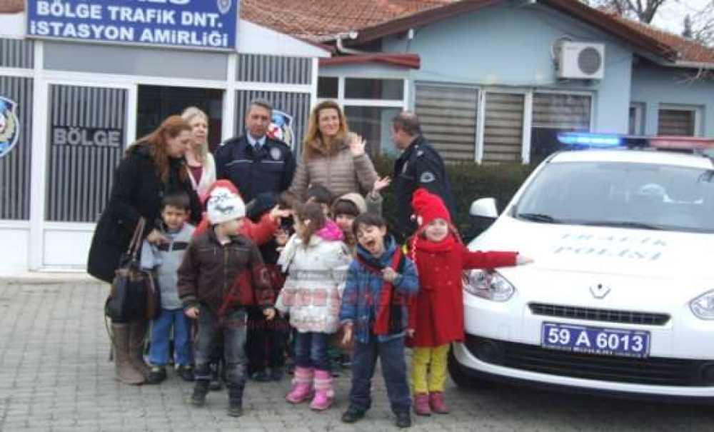 Minik Öğrenciler Trafik Polisi Oldu