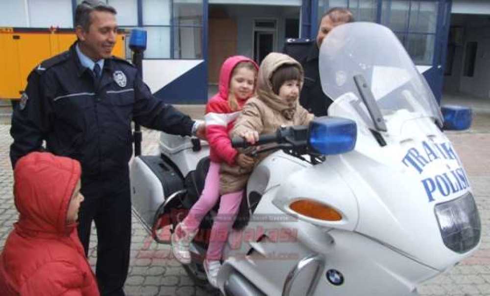 Minik Öğrenciler Trafik Polisi Oldu