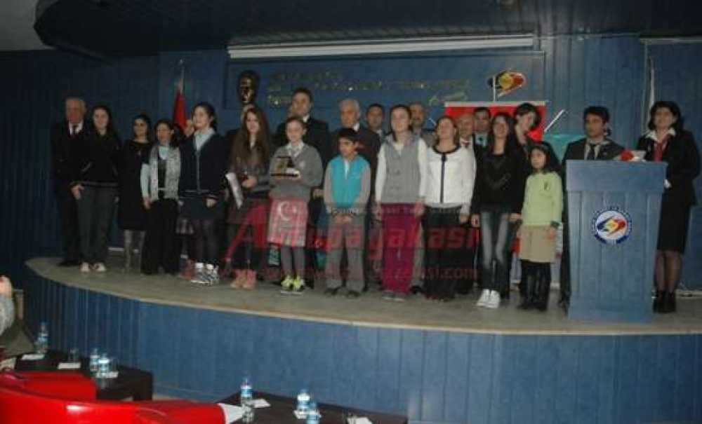 Rotary Kulübü`nden Yarışmada Derece Alan Öğrencilere Ödül