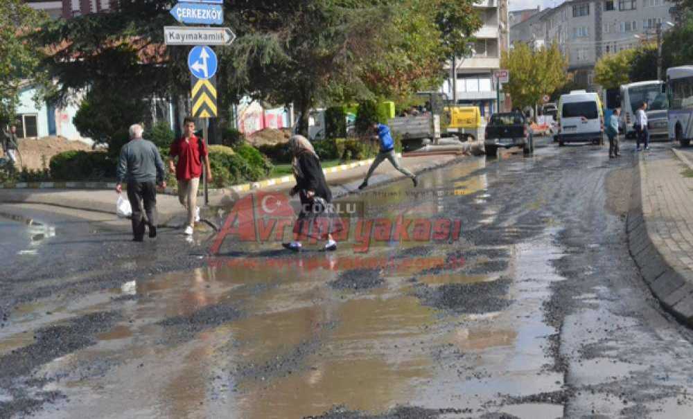 Su Borusunu Bir Kez Daha Patlattılar