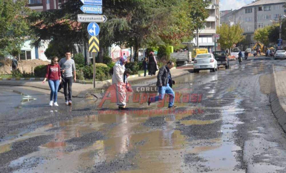 Su Borusunu Bir Kez Daha Patlattılar