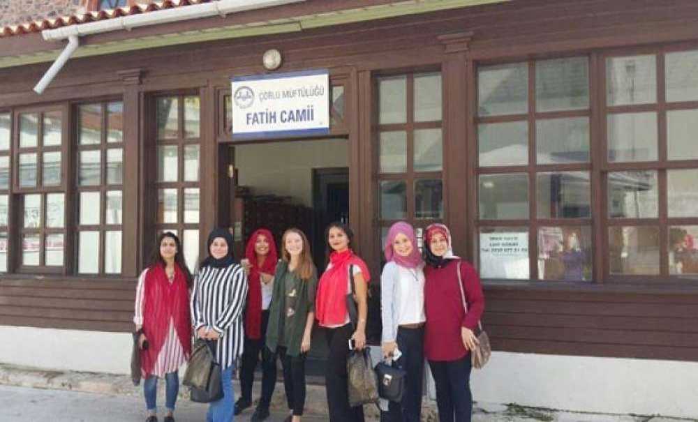 Çorlu Kredi Ve Yurtlar Kurumu'nda Kalan Kız Öğrencilerden Cami Ziyareti