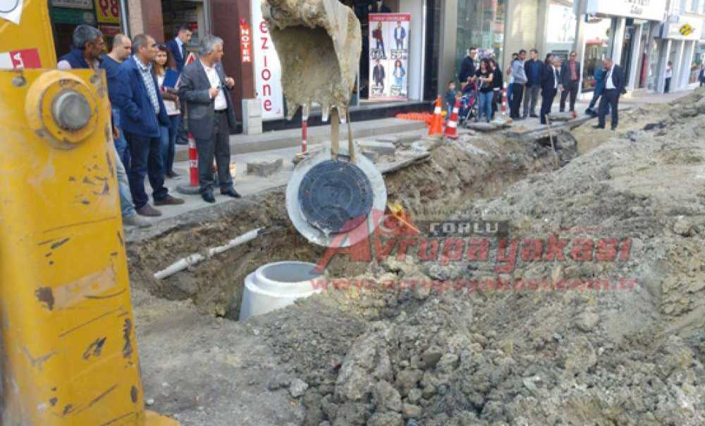 Teski Kumyol Caddesi'ndeki Son Rögar Kapağını Taktı
