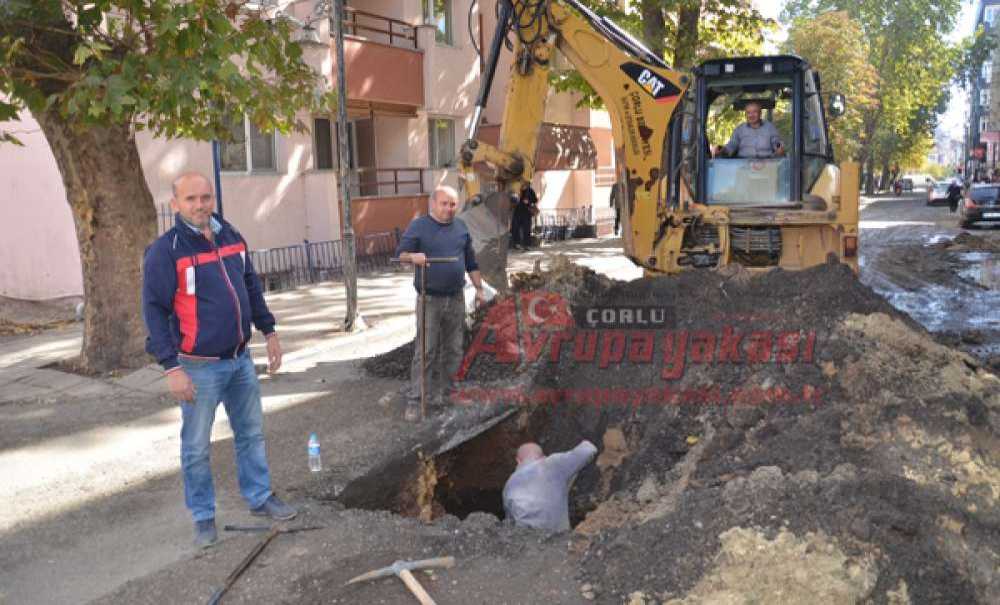 Şinasi Kurşun Caddesi'nde Abone Bağlantıları Yapılıyor