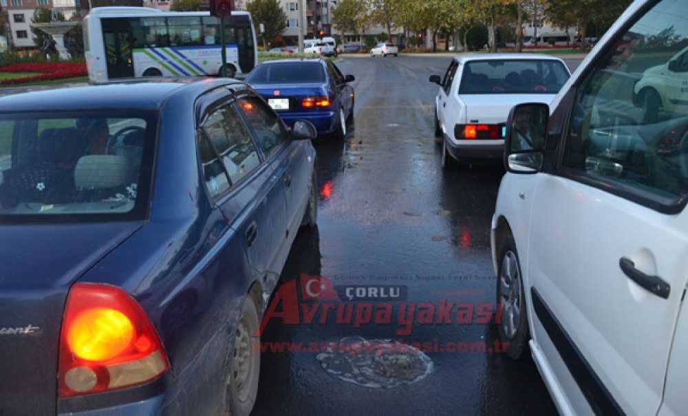 Asfalttan Su Fışkırdı