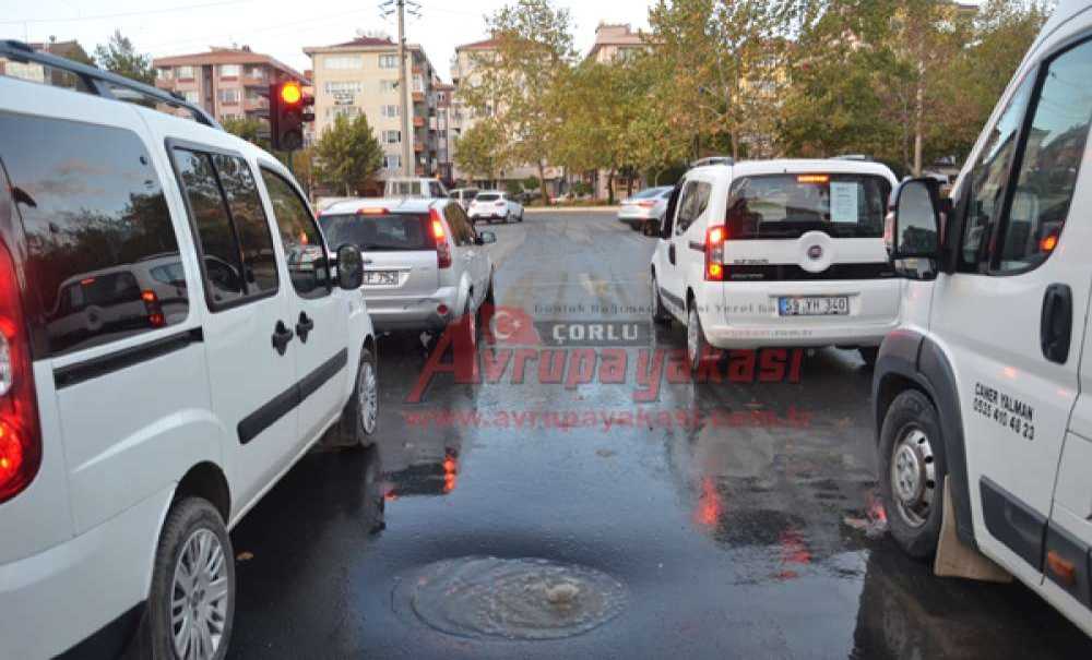 Asfalttan Su Fışkırdı