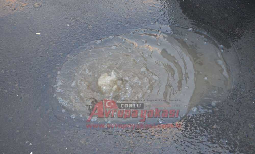 Asfalttan Su Fışkırdı