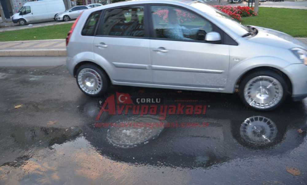 Asfalttan Su Fışkırdı