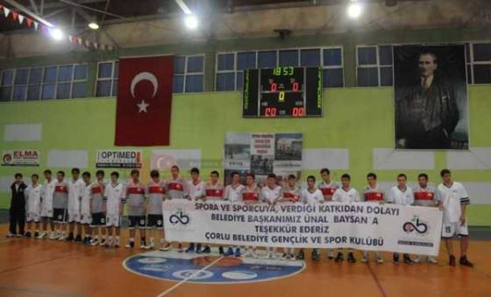 Sporculardan Başkan Baysan'a Pankartlı Teşekkür