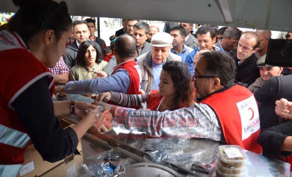Kızılay Çorlu Şubesi'nden Vatandaşlara Aşure İkramı