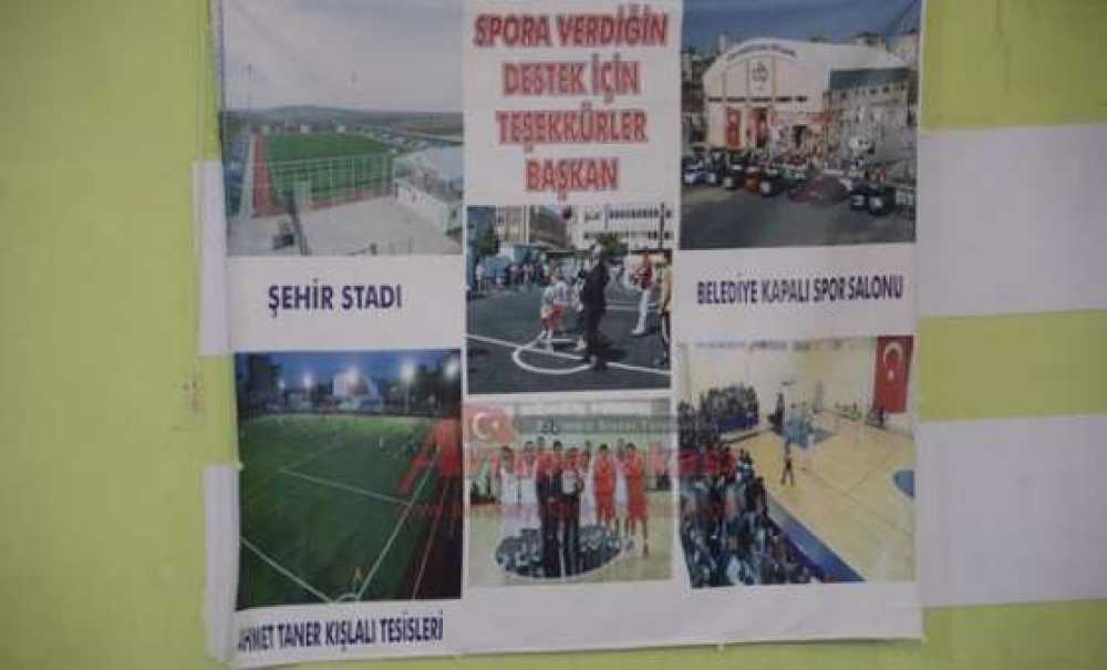 Sporculardan Başkan Baysan'a Pankartlı Teşekkür