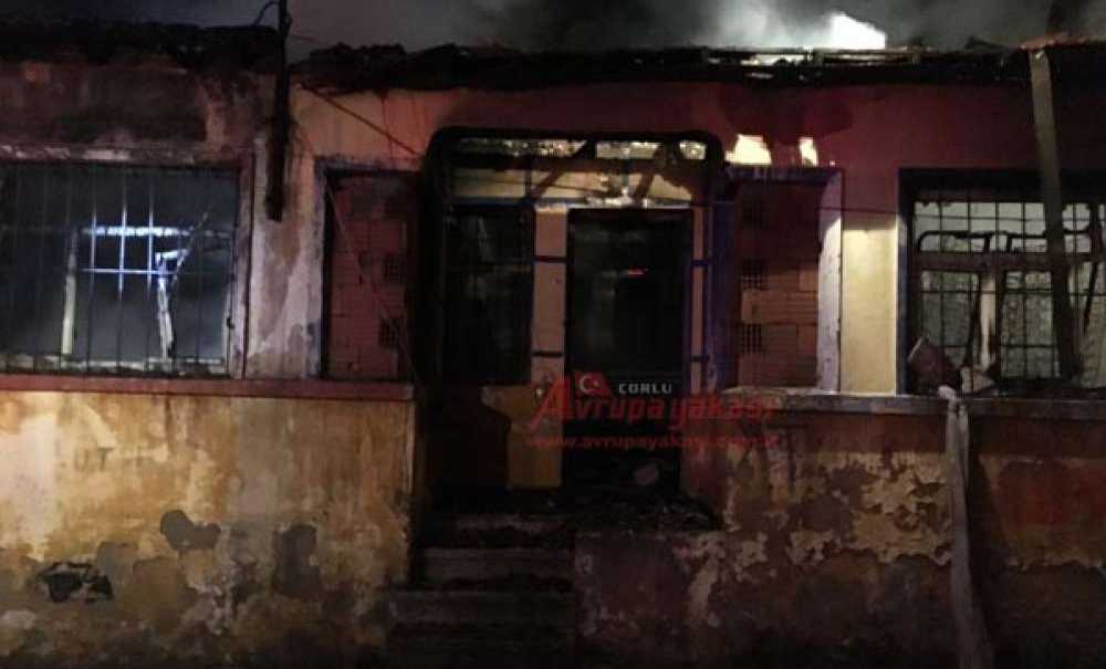 Boş Gecekondu Yangında Kül Oldu