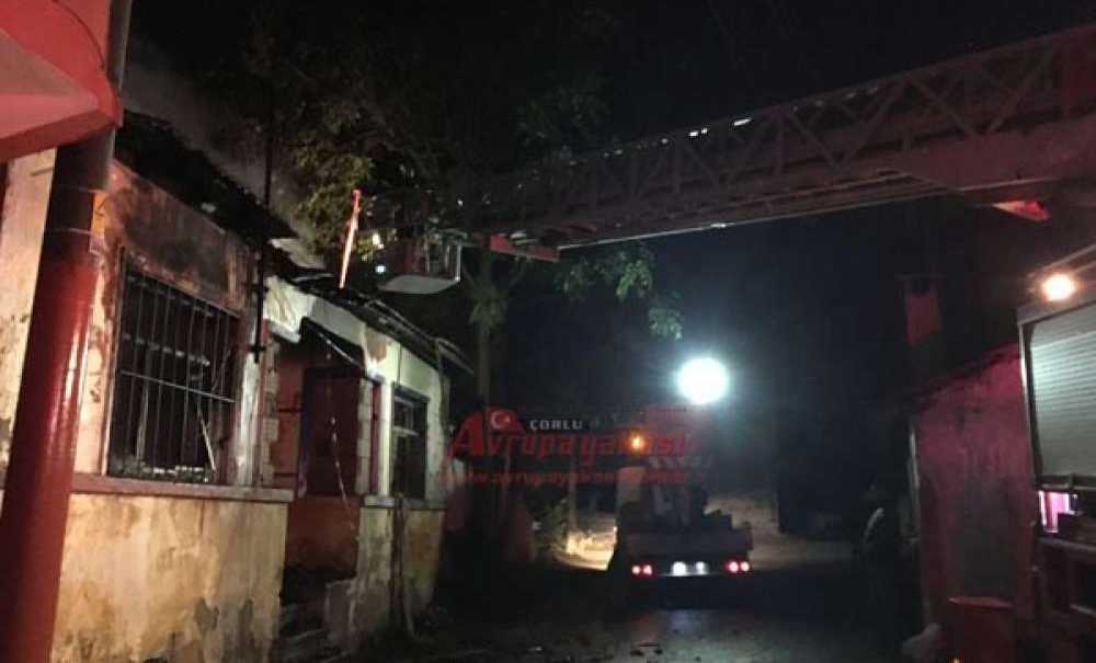 Boş Gecekondu Yangında Kül Oldu