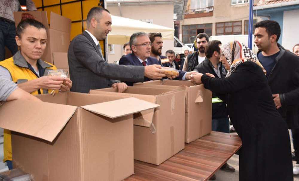 Çorlu Belediyesi Aşure İkramına Devam Ediyor