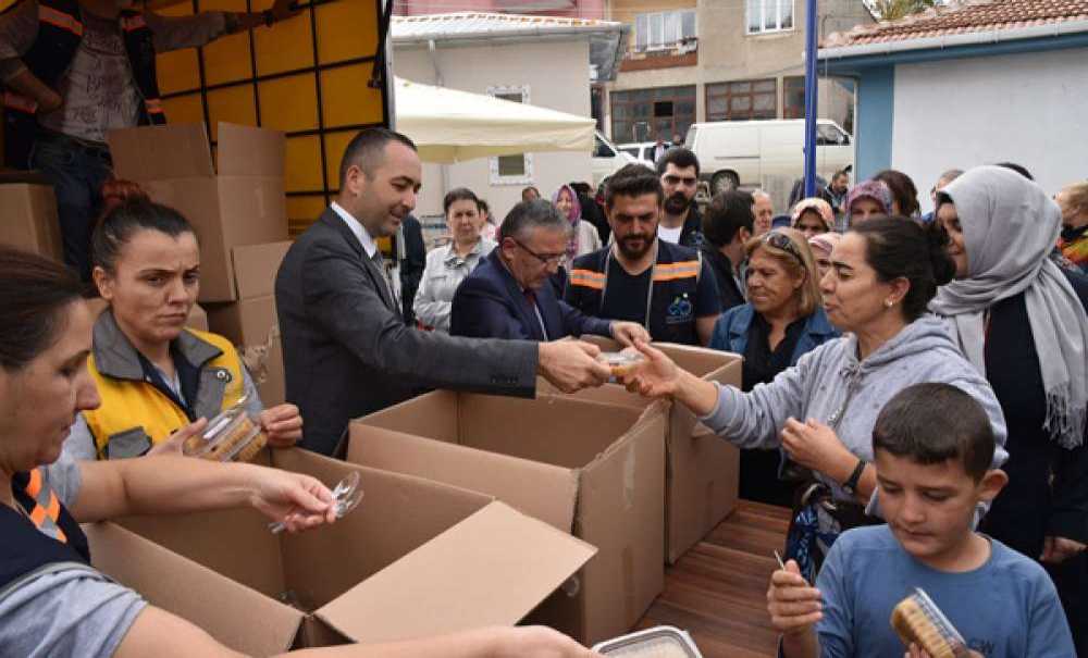 Çorlu Belediyesi Aşure İkramına Devam Ediyor
