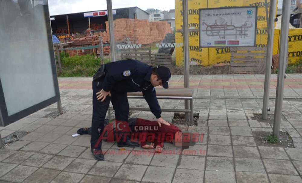 Yerde Baygın Halde Yatan Genç Korkuttu