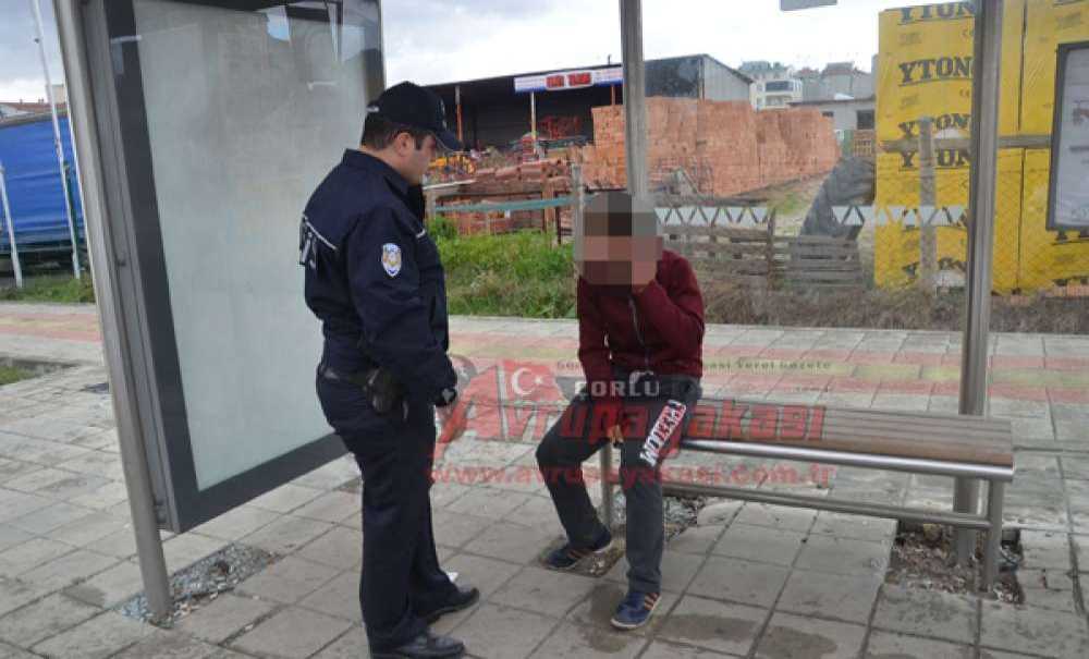 Yerde Baygın Halde Yatan Genç Korkuttu