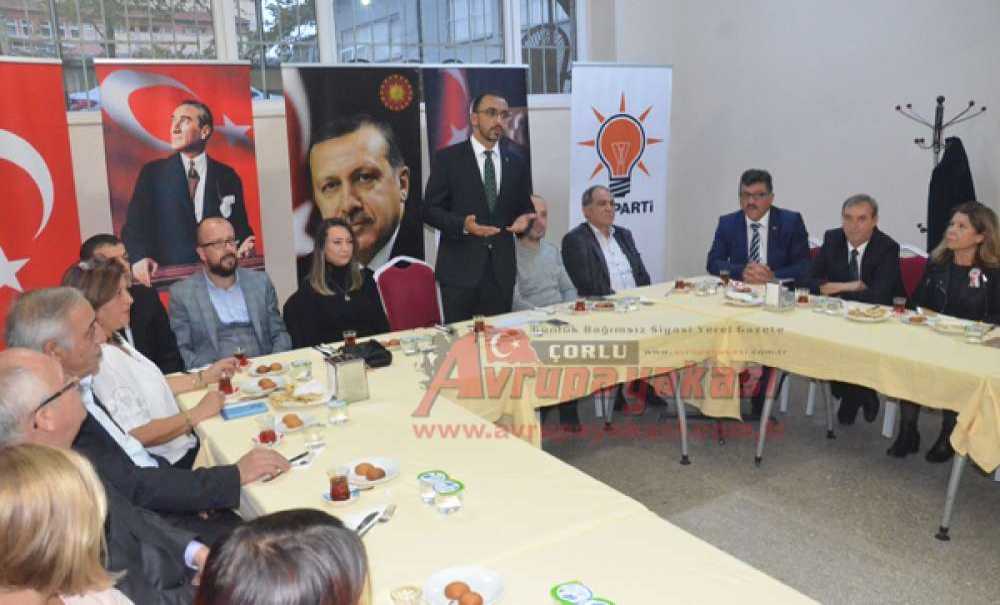 Ak Parti'den Muhtarlar Günü Kutlaması