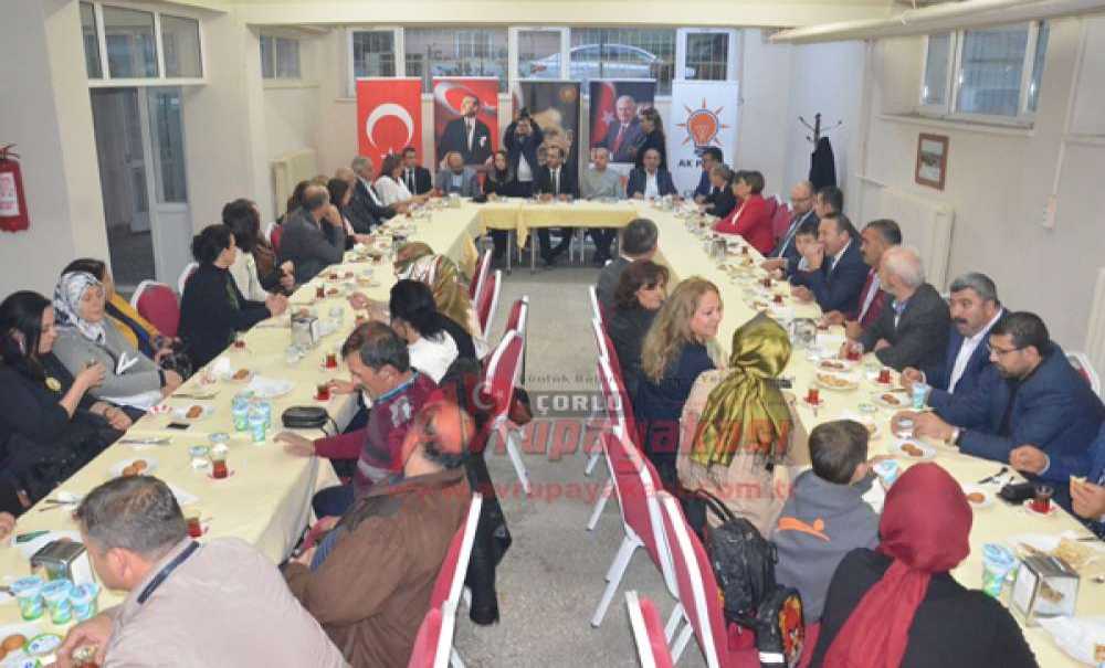 Ak Parti'den Muhtarlar Günü Kutlaması