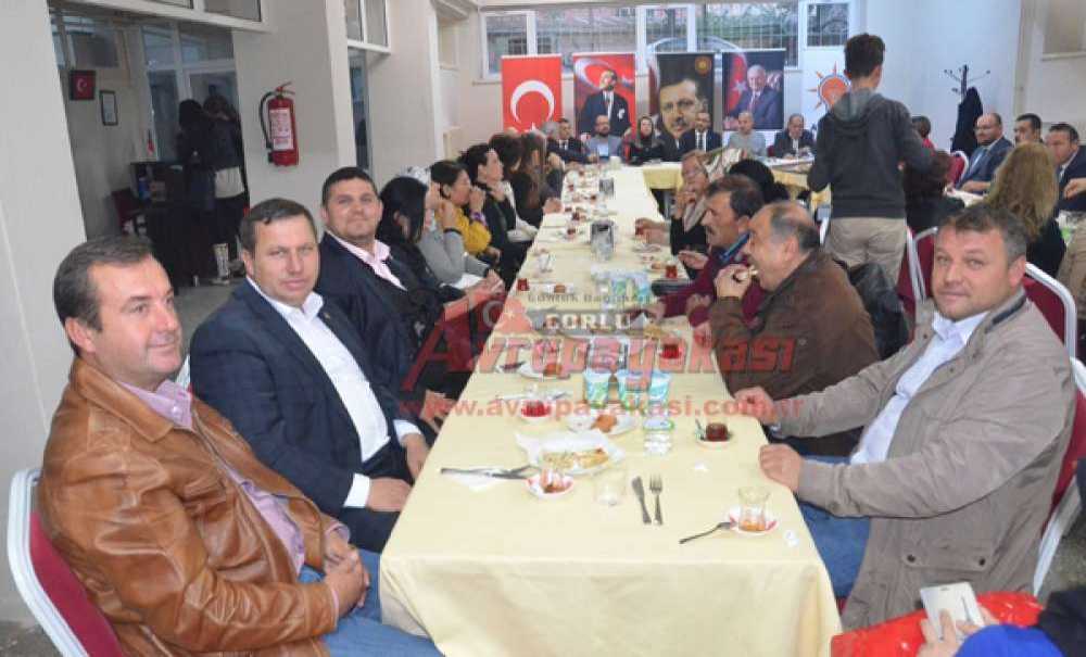 Ak Parti'den Muhtarlar Günü Kutlaması