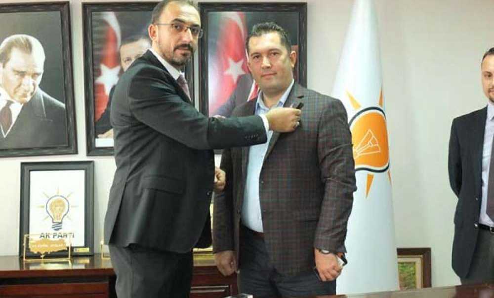 Chp'li Eski Yönetici Partisinden Ayrılıp Ak Parti'ye Katıldı