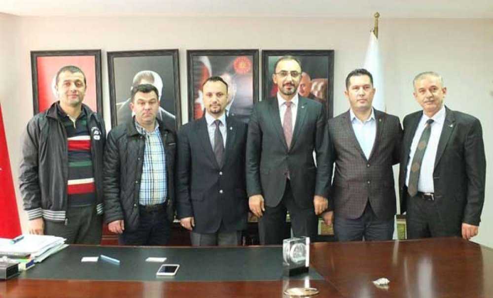 Chp'li Eski Yönetici Partisinden Ayrılıp Ak Parti'ye Katıldı